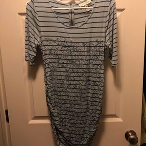 Jessica Simpson back zip Maternity top